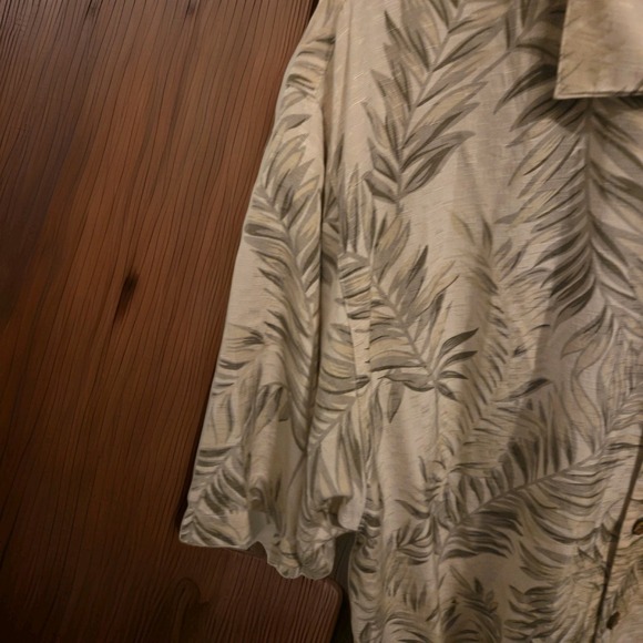 Tommy Bahama Men's Silk Shirt - Size L - Short Sleeve - Pre Owned - Picture 2 of 6